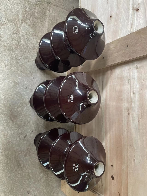 20NF250 Brown vitrificou a bucha da porcelana para o tipo transformador do óleo da distribuição