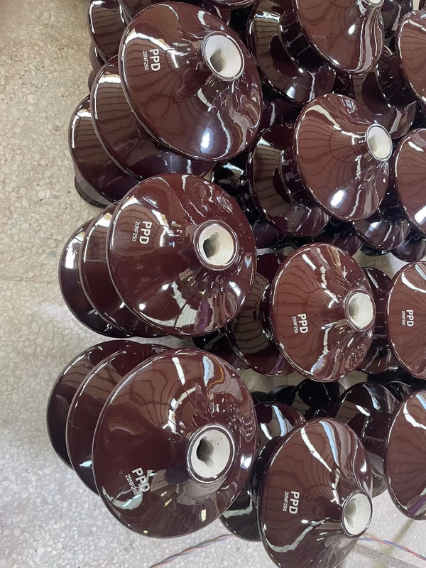 20NF250 Brown vitrificou a bucha da porcelana para o tipo transformador do óleo da distribuição