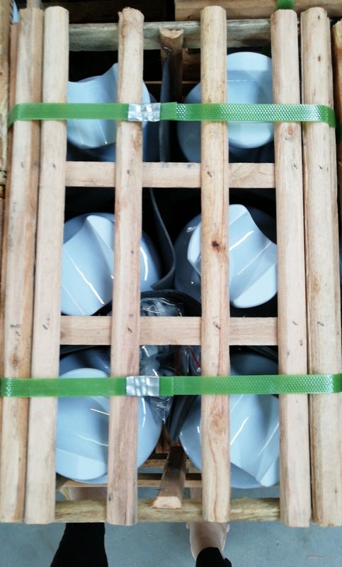 Linha profissional isoladores do pescoço 105BIL do ANSI 57-1S F da porcelana do cargo