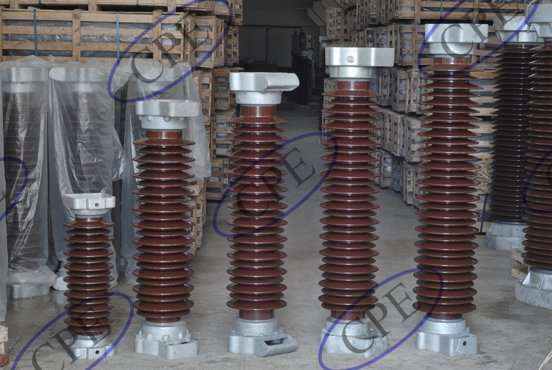 Isolador do prendedor de relâmpago da porcelana C-120 do IEC 35KV para a linha da distribuição