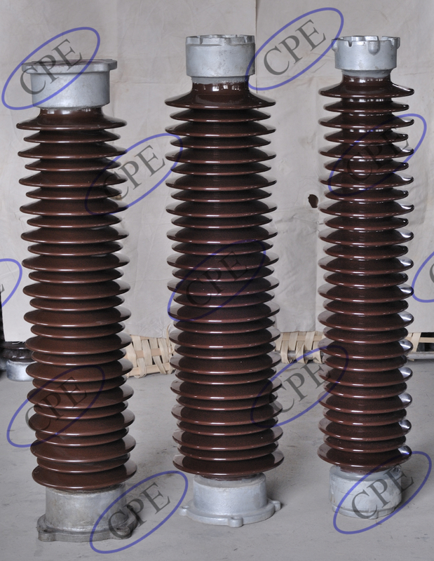 Isoladores 1050 cerâmicos da linha elétrica da porcelana das buchas C4 do capacitor para o tipo reatores seco