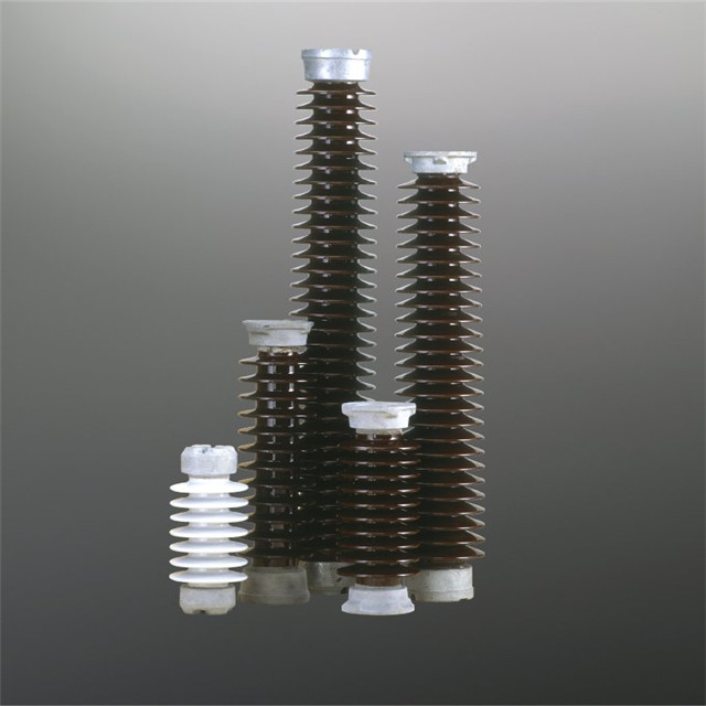 Isoladores elétricos cerâmicos 132kv da linha elétrica da porcelana do cargo de alta tensão