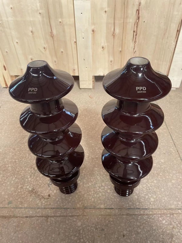 A bucha padrão da porcelana do transformador do RUÍDO 30kV 250A com Brown vitrificou
