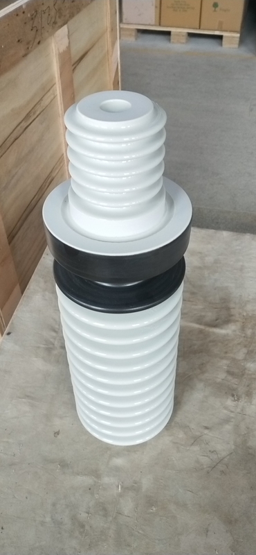 O gás padrão do IEC 36kV 12Sheds isolou o cobrimento com arbustos do OEM branco da cor